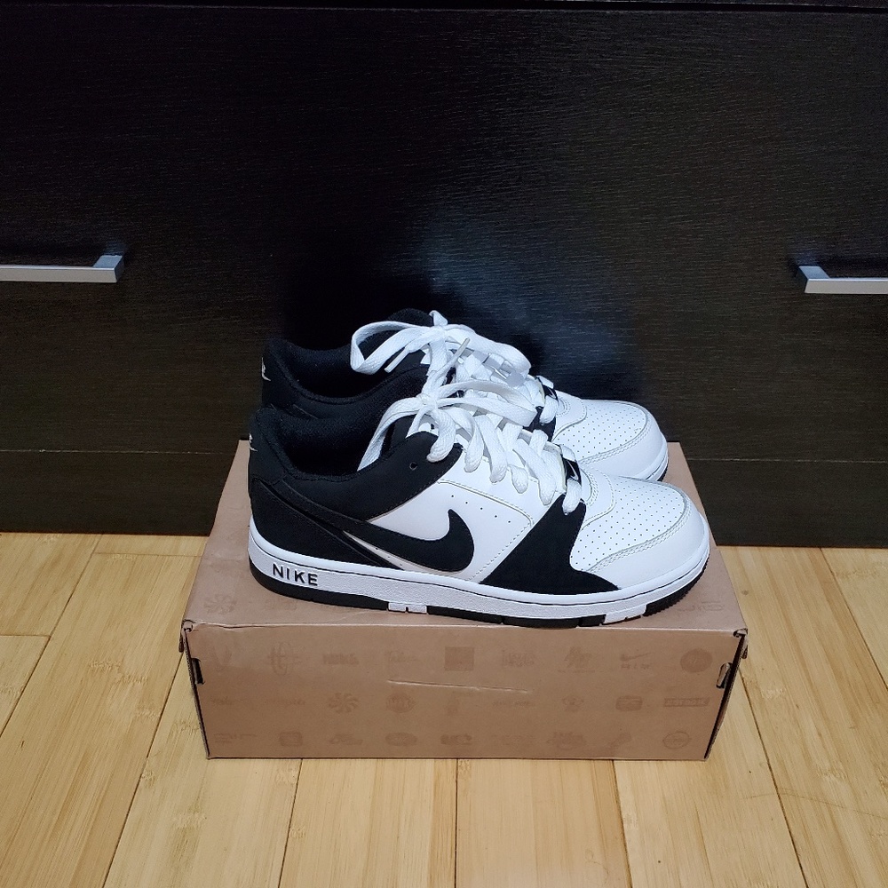 *SOLD* Nike B's Nike Prestige II - Picture 2 of 6